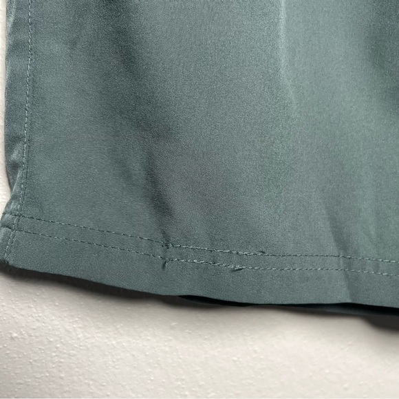 Legend Discovery Men Shorts Medium Green Pull On Flat Front Hybrid Outdoor - Picture 4 of 8